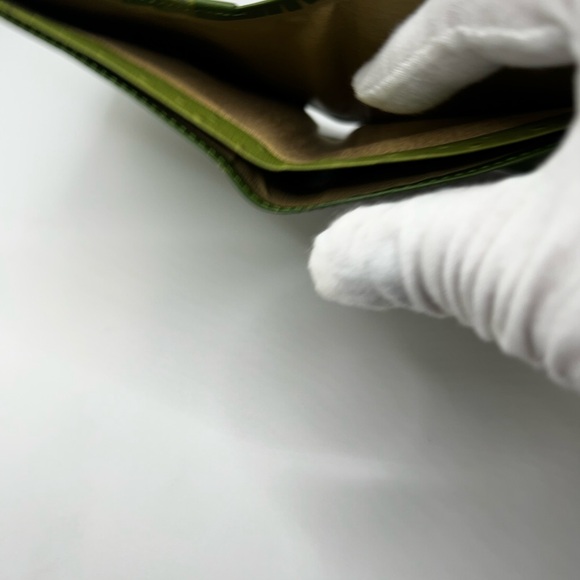 GUC Givenchy Vintage Green Ostrich Leather Compact Leather - Picture 7 of 9